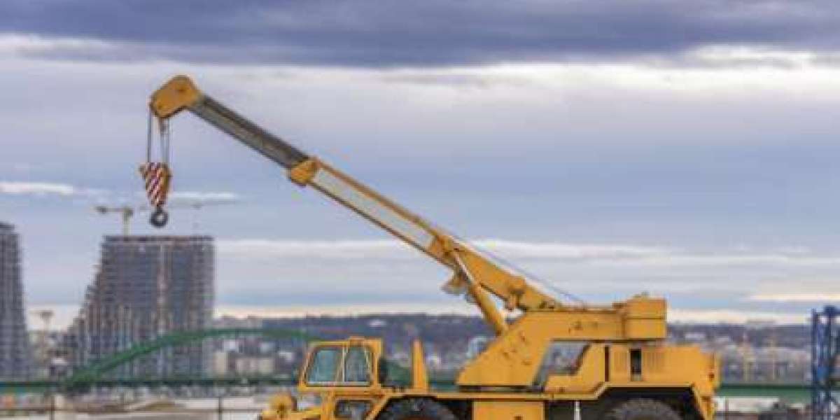 Why Manitowoc Cranes Are the Backbone of Construction Projects